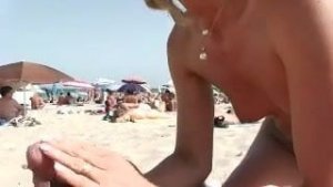 Pasangan berhubungan seks di pantai - Beach sex